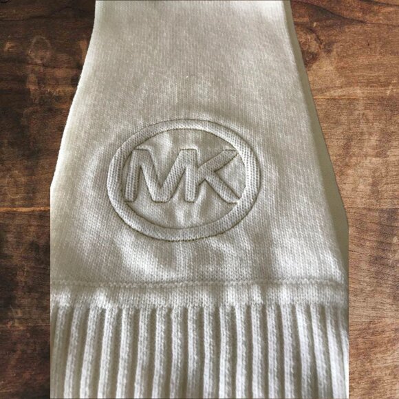Michael Kors Women’s Rib Scarf Off White Large Logo - Picture 7 of 8